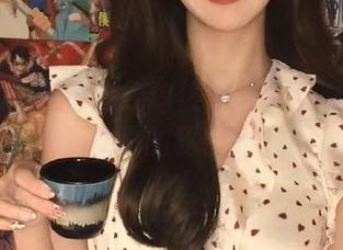 想要在线追热点吗？就用77吃瓜，女生的秘密武器